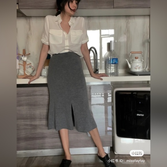 Club Monaco Elizabina Blouse - Picture 2 of 7